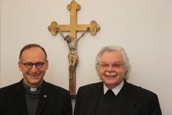 Offizial Prof. Dr. Lothar Wächter (rechts) und Vizeoffizial Pater Martin Wolf OMI